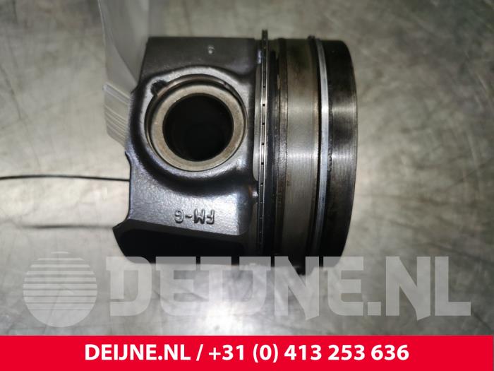 Usados Pistón Citroen Jumper (U9) 2.0 Blue HDi 130 Precio € 72,60 IVA incluido ofrecido por van Deijne Onderdelen Uden B.V.