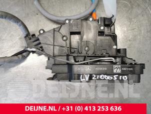 Gebrauchte Türschlossmechanik 2-türig links Mercedes E (R238) E-200 2.0 Turbo 16V Preis € 45,00 Margenregelung angeboten von van Deijne Onderdelen Uden B.V.