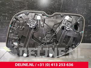 Usagé Mécanique vitre 4portes avant gauche Polestar Polestar 2 78kWh Long Range Dual Motor Prix € 125,00 Règlement à la marge proposé par van Deijne Onderdelen Uden B.V.