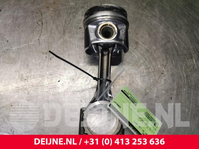 Connecting rod Volkswagen Caddy IV 2.0 TDI 102 04L105401A DFSD420171