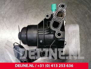 Używane Obudowa filtra oleju Volkswagen Caddy IV 2.0 TDI 102 Cena € 84,70 Z VAT oferowane przez van Deijne Onderdelen Uden B.V.