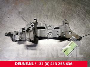 Usagé Support pompe diesel Volkswagen Caddy IV 2.0 TDI 102 Prix € 36,30 Prix TTC proposé par van Deijne Onderdelen Uden B.V.