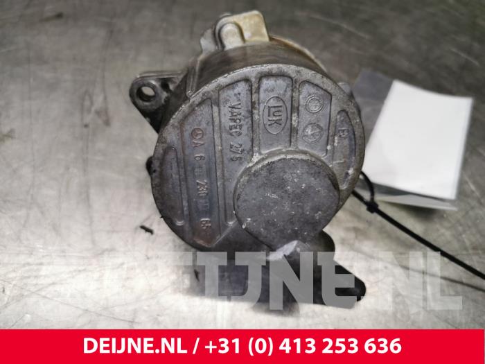 Vacuum pump (diesel) from a Mercedes-Benz Sprinter 3,5t (906.73) 315 CDI 16V 2007