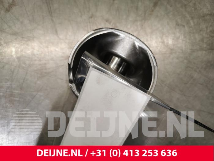Używane Tlok Volvo XC60 I (DZ) 2.4 D3/D4 20V AWD Cena € 60,50 Z VAT oferowane przez van Deijne Onderdelen Uden B.V.