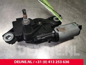 Used Rear wiper motor Volkswagen Caddy III (2KA,2KH,2CA,2CH) 1.6 TDI 16V Price € 42,35 Inclusive VAT offered by van Deijne Onderdelen Uden B.V.