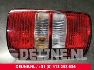 Usagé Feu arrière droit Volkswagen Caddy III (2KA,2KH,2CA,2CH) 1.6 TDI 16V Prix € 30,25 Prix TTC proposé par van Deijne Onderdelen Uden B.V.