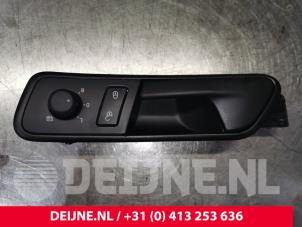 Usados Interruptor de retrovisor Volkswagen Caddy III (2KA,2KH,2CA,2CH) 1.6 TDI 16V Precio € 18,15 IVA incluido ofrecido por van Deijne Onderdelen Uden B.V.