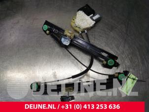 Usagé Mécanique vitre 4portes avant droite Seat Leon (1P1) 1.4 TSI 16V Prix € 25,00 Règlement à la marge proposé par van Deijne Onderdelen Uden B.V.