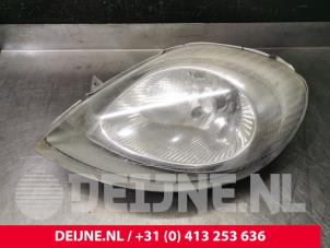 Używane Reflektor lewy Opel Vivaro 1.9 DI Cena € 42,35 Z VAT oferowane przez van Deijne Onderdelen Uden B.V.
