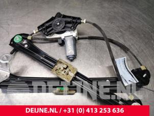 Używane Mechanizm szyby lewej przedniej wersja 4-drzwiowa Volkswagen Golf VII (AUA) 1.6 TDI BlueMotion 16V Cena € 40,00 Procedura marży oferowane przez van Deijne Onderdelen Uden B.V.