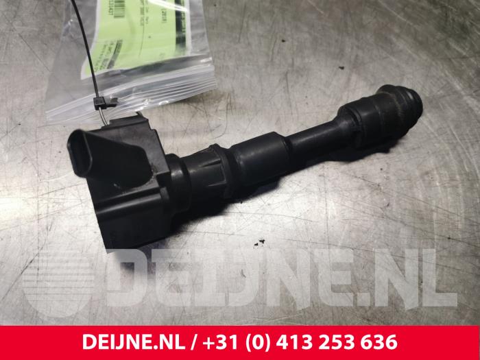 Ignition coil from a Volvo XC90 II 2.0 T8 16V Twin Engine AWD 2019