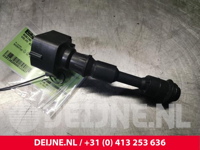 Ignition coil from a Volvo XC90 II 2.0 T8 16V Twin Engine AWD 2019