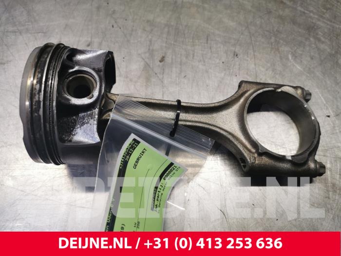Usagé Piston Volvo XC90 II 2.0 T8 16V Twin Engine AWD Prix € 100,00 Règlement à la marge proposé par van Deijne Onderdelen Uden B.V.