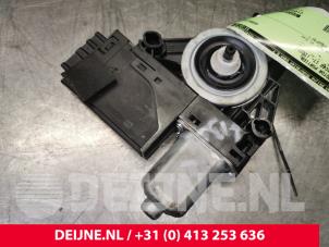 Używane Silnik szyby drzwiowej Volvo XC40 (XZ) 1.5 T3 Autom. 12V Cena € 40,00 Procedura marży oferowane przez van Deijne Onderdelen Uden B.V.