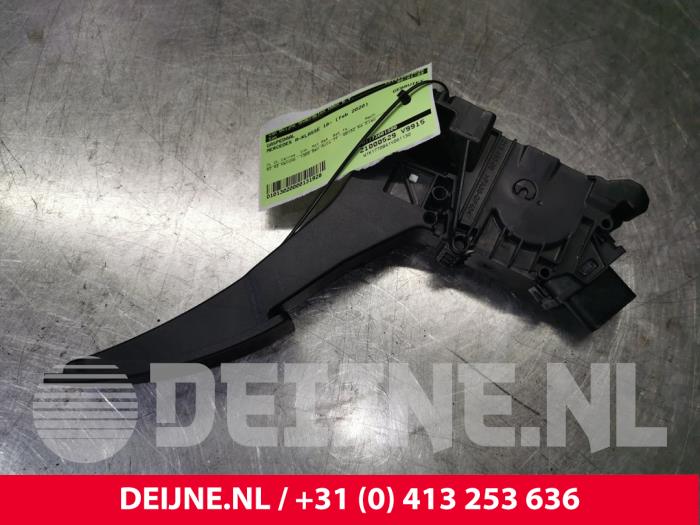 Używane Pedal gazu Mercedes A (177.0) 1.3 A-180 Turbo 16V Cena € 55,00 Procedura marży oferowane przez van Deijne Onderdelen Uden B.V.