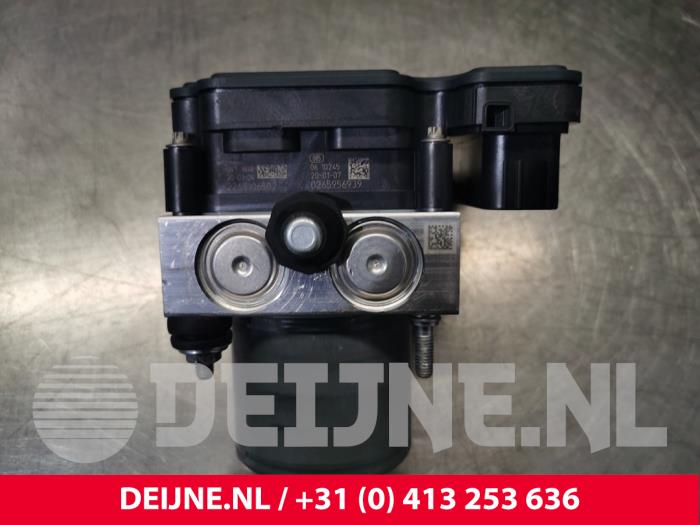 ABS pump from a Mercedes-Benz A (177.0) 1.3 A-180 Turbo 16V 2020