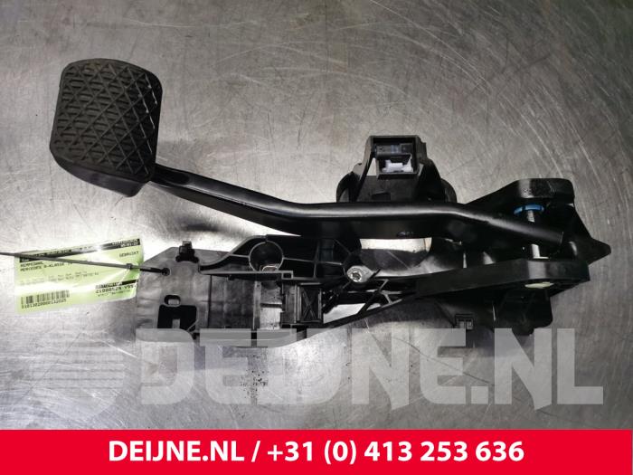 Używane Pedal hamulca Mercedes A (177.0) 1.3 A-180 Turbo 16V Cena € 100,00 Procedura marży oferowane przez van Deijne Onderdelen Uden B.V.