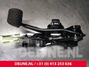 Used Brake pedal Mercedes A (177.0) 1.3 A-180 Turbo 16V Price € 100,00 Margin scheme offered by van Deijne Onderdelen Uden B.V.