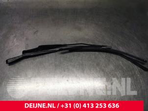 Used Front wiper arm Mercedes A (177.0) 1.3 A-180 Turbo 16V Price € 40,00 Margin scheme offered by van Deijne Onderdelen Uden B.V.