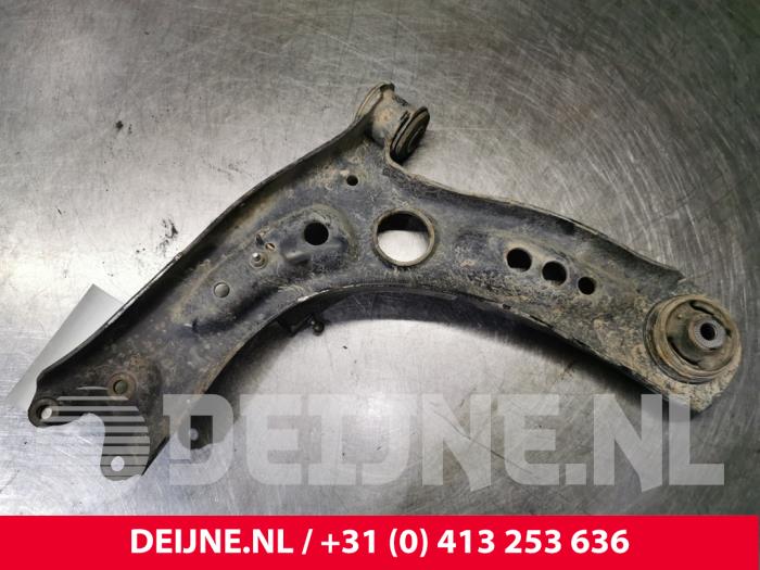 Front lower wishbone, right from a Volkswagen Golf VII (AUA) 1.4 TSI 16V 2013