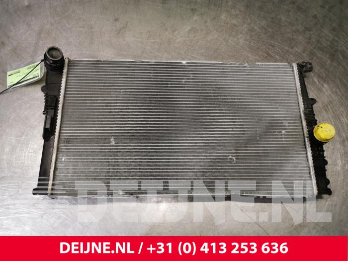 Usagé Radiateur BMW 3 serie Touring (F31) 320i 2.0 16V Prix € 19,00 Règlement à la marge proposé par van Deijne Onderdelen Uden B.V.