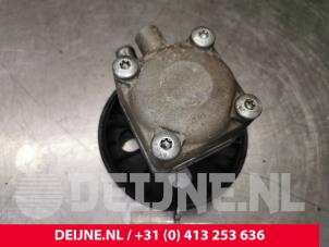 Used Power steering pump Volvo S40 (VS) 2.0 16V Price € 90,75 Inclusive VAT offered by van Deijne Onderdelen Uden B.V.