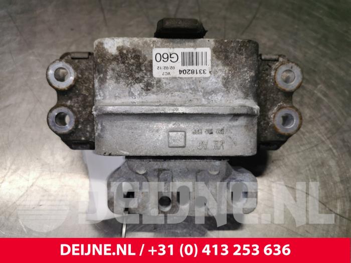 Engine mount bracket