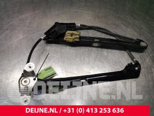 Używane Mechanizm szyby lewej przedniej wersja 4-drzwiowa Volkswagen Golf VII (AUA) 1.4 TSI 16V Cena € 20,00 Procedura marży oferowane przez van Deijne Onderdelen Uden B.V.