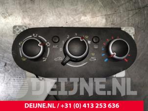 Usados Panel de control de calefacción Renault Twingo III (AH) 0.9 Energy TCE 90 12V Precio € 50,00 Norma de margen ofrecido por van Deijne Onderdelen Uden B.V.