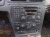 Radio from a Volvo XC70 (SZ), 2000 / 2007 XC70 2.5 T 20V, SUV, Petrol, 2.521cc, 154kW (209pk), 4x4, B5254T2, 2002-09 / 2007-08, SZ59 2003