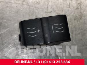 Used Seat heating switch Mercedes Sprinter 5t (906.63/65) 516 CDI 16V Price € 30,25 Inclusive VAT offered by van Deijne Onderdelen Uden B.V.