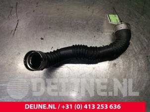 Używane Rura chlodnicy miedzystopniowej Mercedes B (W246,242) 2.2 B-220 CDI BlueEFFICIENCY 16V Cena € 15,00 Procedura marży oferowane przez van Deijne Onderdelen Uden B.V.