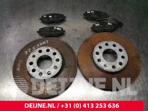 Used Brake disc + block front Volkswagen Golf VIII (CD1) 1.5 eTSI 16V Price € 150,00 Margin scheme offered by van Deijne Onderdelen Uden B.V.