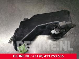 Used Front windscreen washer reservoir Mercedes C (W205) C-220 2.2 CDI BlueTEC, C-220 d 16V Price € 25,00 Margin scheme offered by van Deijne Onderdelen Uden B.V.