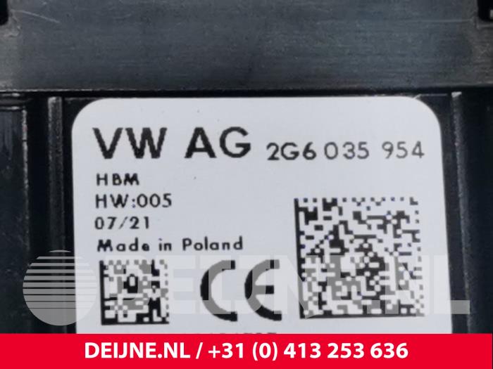Conexión AUX-USB de un Volkswagen Golf VIII (CD1) 1.5 eTSI 16V 2021