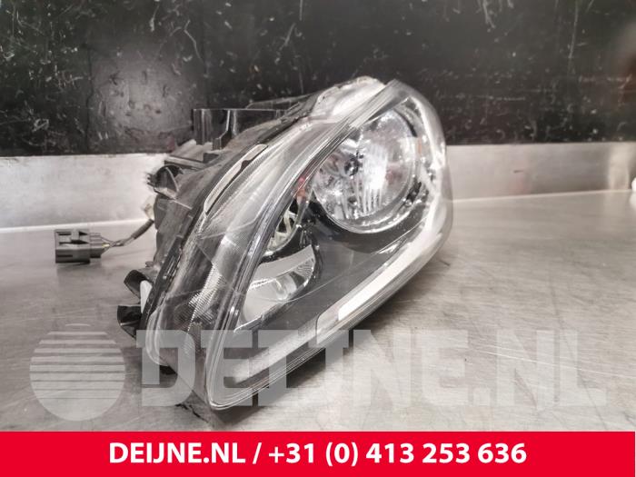Headlight, left from a Volvo S60 II (FS) 1.6 DRIVe,D2 2014