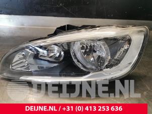 Used Headlight, left Volvo S60 II (FS) 1.6 DRIVe,D2 Price on request offered by van Deijne Onderdelen Uden B.V.