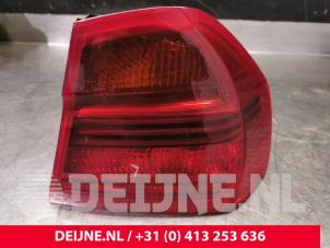 Używane Tylne swiatlo pozycyjne prawe BMW 3 serie (E90) 320d 16V Cena € 40,00 Procedura marży oferowane przez van Deijne Onderdelen Uden B.V.