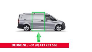 Nuevos Puerta corredera derecha Mercedes Vito Precio € 1.208,79 IVA incluido ofrecido por van Deijne Onderdelen Uden B.V.