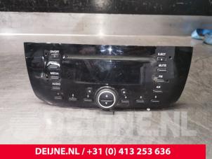Usagé Radio Fiat Punto Evo (199) 1.3 JTD Multijet 85 16V Euro 5 Prix € 125,00 Règlement à la marge proposé par van Deijne Onderdelen Uden B.V.