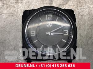 Used Clock Mercedes C Estate (S205) C-350 e 2.0 16V Price € 95,00 Margin scheme offered by van Deijne Onderdelen Uden B.V.