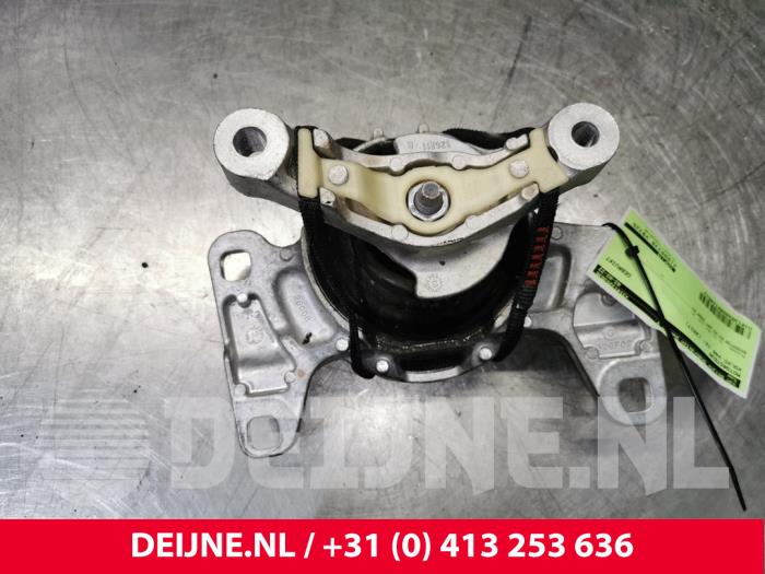 Used Engine mount Volvo V40 (MV) 2.0 T2 16V Price € 30,00 Margin scheme offered by van Deijne Onderdelen Uden B.V.