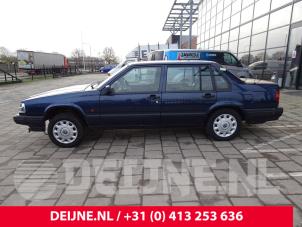 Gebrauchte Dreieckfenster links hinten Volvo 940 II 2.3i (LPT) Polar Preis € 30,00 Margenregelung angeboten von van Deijne Onderdelen Uden B.V.