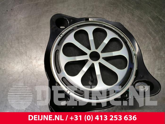 Używane Glosnik Mercedes C Estate (S205) C-350 e 2.0 16V Cena € 85,00 Procedura marży oferowane przez van Deijne Onderdelen Uden B.V.