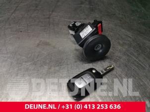 Serrure de contact + clé Renault Master IV 2.3 dCi 135 16V FWD - 8200405701F