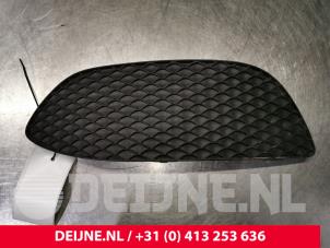 Used Bumper grille Mercedes C Estate (S205) C-350 e 2.0 16V Price € 11,00 Margin scheme offered by van Deijne Onderdelen Uden B.V.