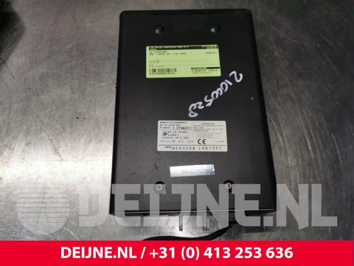 Używane Zmieniarka CD BMW 7 serie (E38) 735i/iL V8 32V Cena € 235,00 Procedura marży oferowane przez van Deijne Onderdelen Uden B.V.