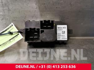 Used Heater resistor Volvo V40 (MV) 2.0 T2 16V Price € 35,00 Margin scheme offered by van Deijne Onderdelen Uden B.V.