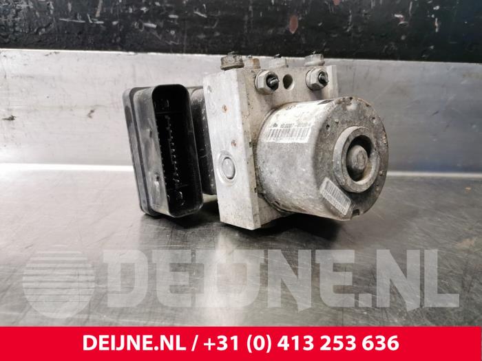 Begagnade ABS-pump Volkswagen Caddy III (2KA,2KH,2CA,2CH) 2.0 SDI Pris € 12,10 Inklusive moms erbjuds av van Deijne Onderdelen Uden B.V.