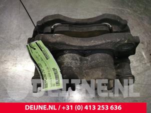 Used Front brake calliper, right Renault Master IV (EV/HV/UV/VA/VB/VD/VF/VG/VJ) 2.3 dCi 130 16V RWD Price € 121,00 Inclusive VAT offered by van Deijne Onderdelen Uden B.V.